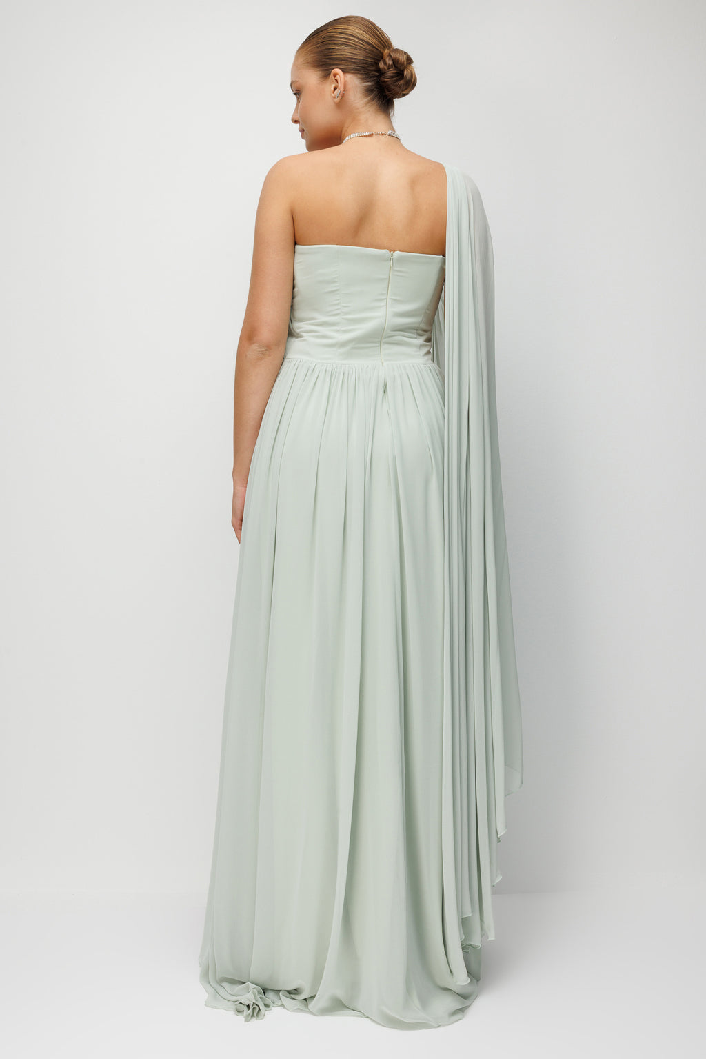Örgü Drape Detaylı Yırtmaçlı Straplez Uzun Elbise